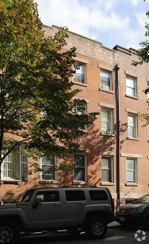 Foto del edificio - 347 W 19th St