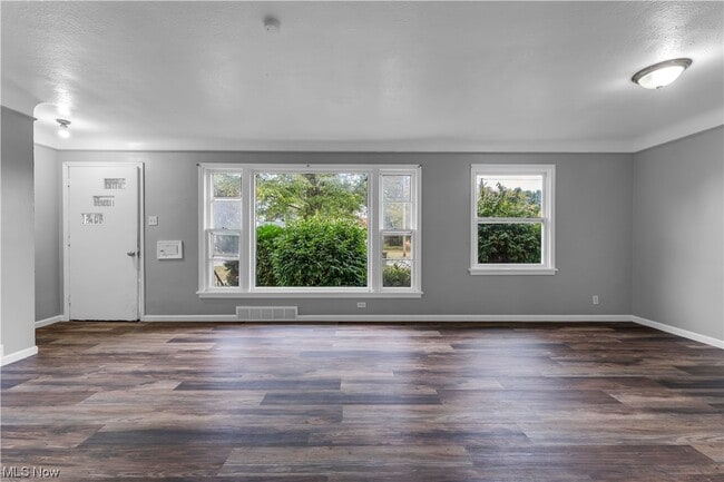 Building Photo - 18304 Garden Blvd