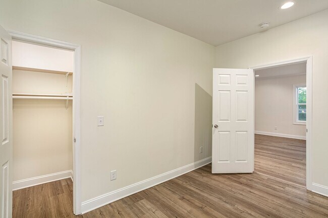 Building Photo - Renovated Bungalow in East Durham!