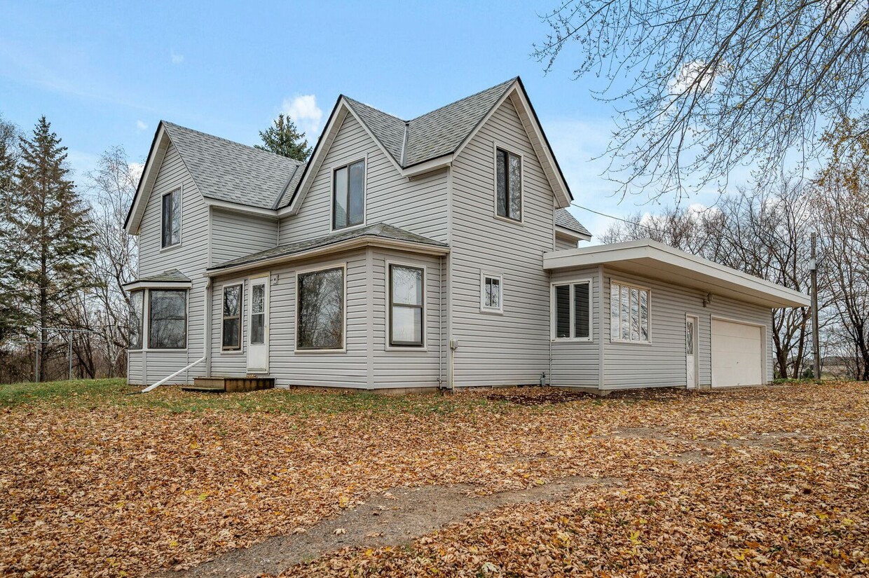 Primary Photo - Beautiful Home on Acreage