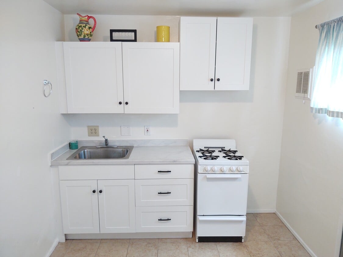 Primary Photo - 4051 Promontory St