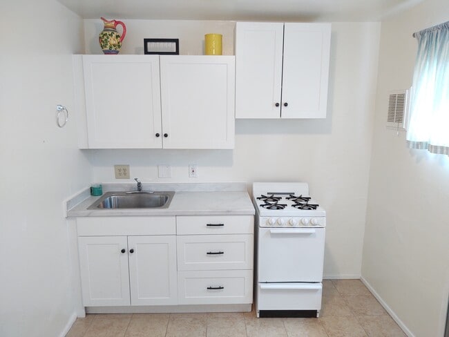 Building Photo - 4051 Promontory St