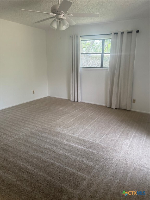 Foto del edificio - 6 Ramona Ln