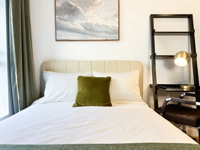 Foto del edificio - Furnished room/NOT APARTMENT