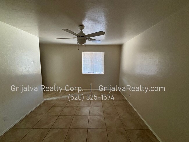 Building Photo - Private 3 Bedroom, 2 Bath House with AC  (...