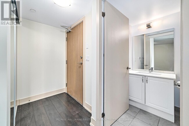 Photo du bâtiment - 1255 Bayly St