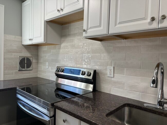 Building Photo - 27 Beulah St