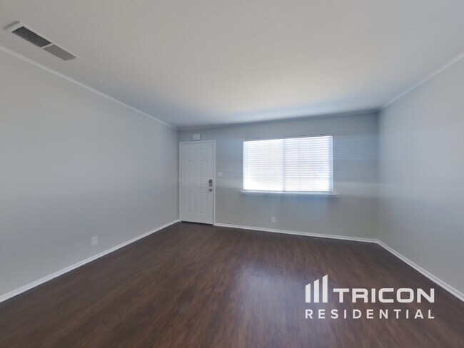 Foto del edificio - 113 Rocky Hill Rd