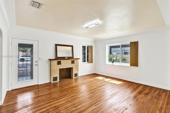 Building Photo - 2420 SW 16th St