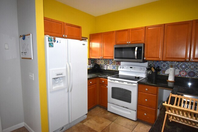 Foto del edificio - 2 Bedroom 2 Bath Partially Furnished Condo