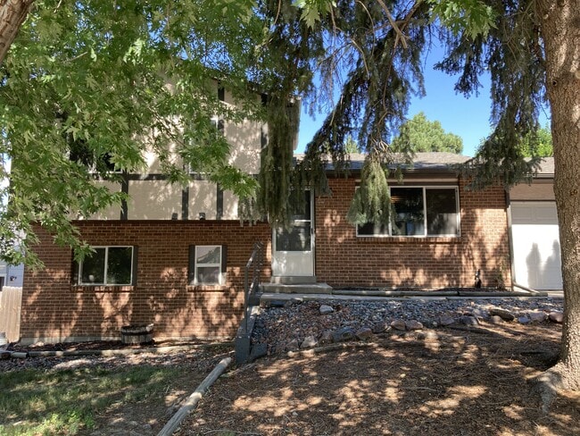 Building Photo - 5480 Descanso Cir W