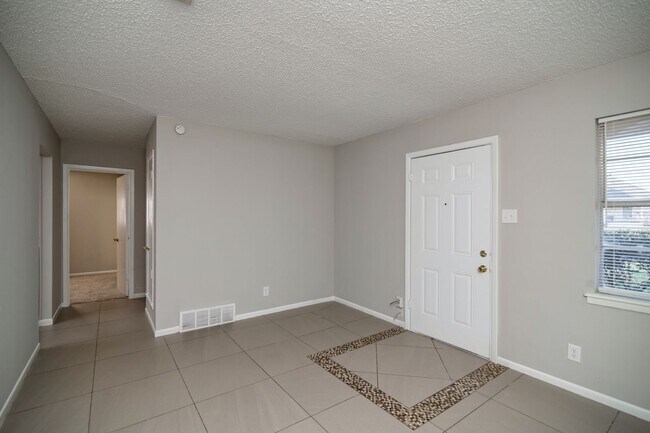 Foto del edificio - Live Comfortably in this 3 bedroom home! Available Now!
