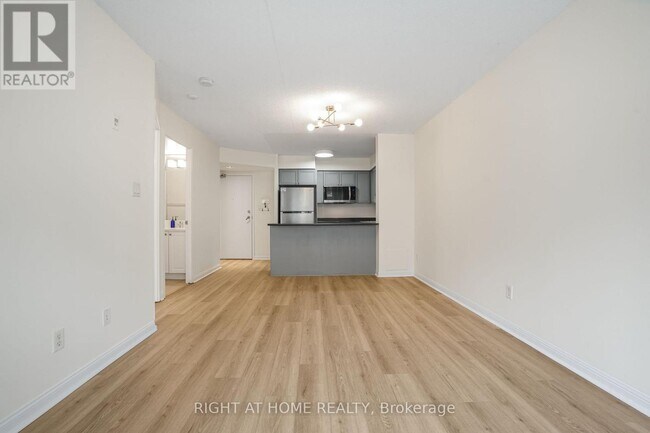 Photo du bâtiment - 1000 King St W