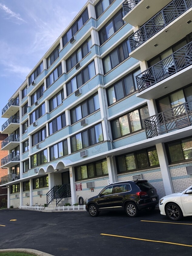 Foto principal - 5817 N Kenmore Ave