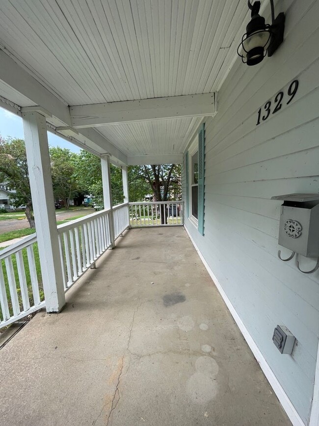 Building Photo - 2 Bedroom Near ESU!