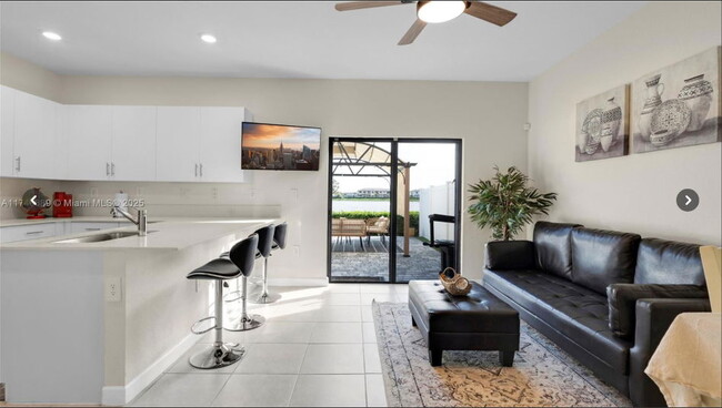 Foto del edificio - 3290 W 114th Terrace