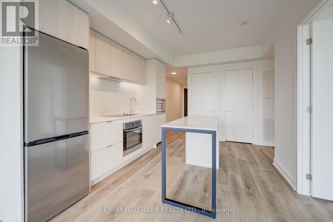Building Photo - 3009-3009 Novar Rd