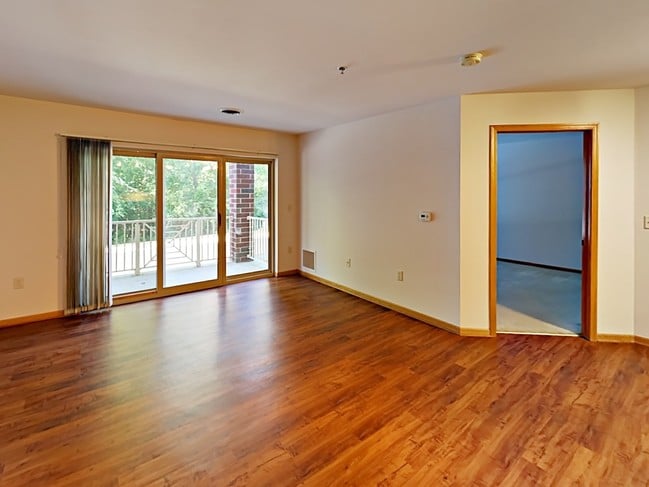 Image_evknTIufXM.jpg - Underwood Station