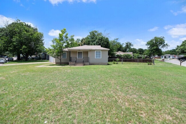 Foto del edificio - 1501 Greenbrier Dr