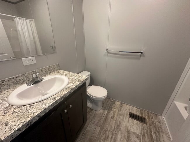 Foto del edificio - 5913 W Maple St