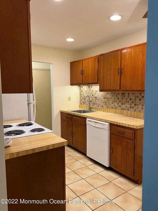 98 Arrowood Rd, Manalapan Township, NJ 07726 House Rental in