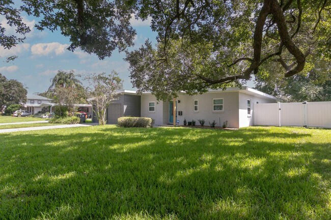 Foto del edificio - Beautiful 3 Bed/2 Bath Home in Winter Park!