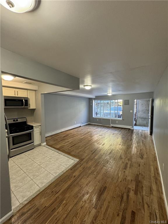 Foto del edificio - 812 E 216th St