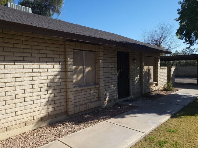 Foto del edificio - 1ST MONTH RENT FREE!!! GREAT SINGLE LEVEL ...