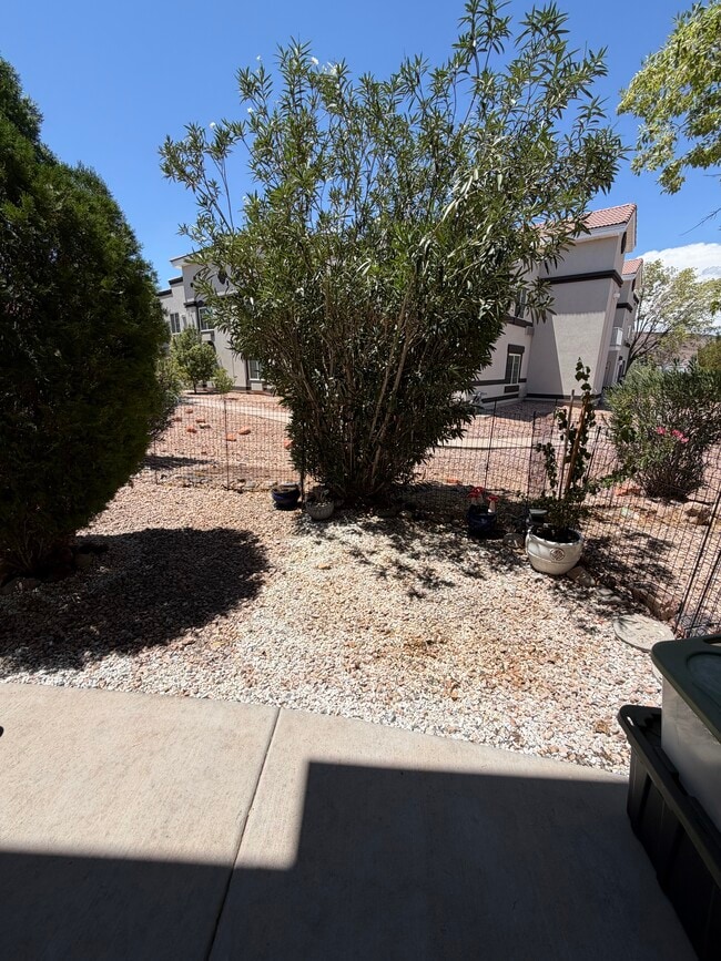 Building Photo - 2075 S Sir Monte Dr