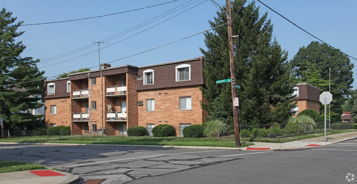 Foto del edificio - 3205-3207 Mozart Ave
