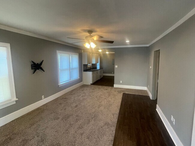 Foto del edificio - All brand new and updated, conveniently located in the heart of Norman!