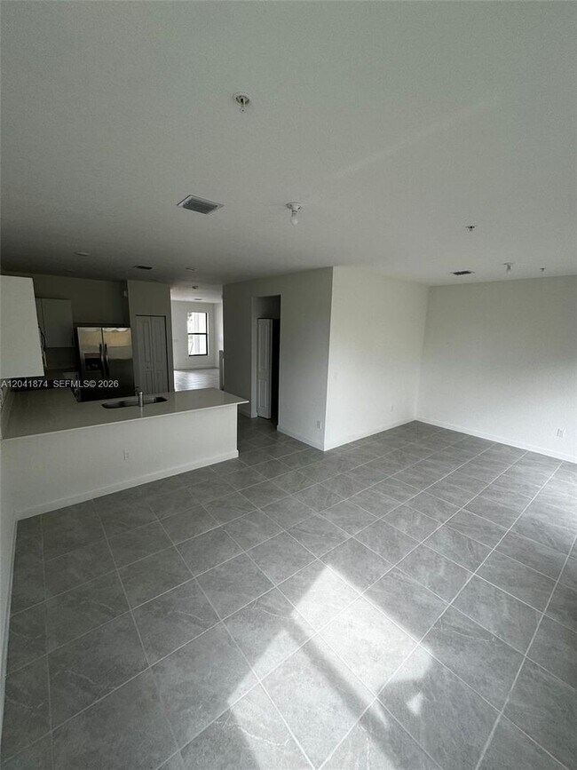 Building Photo - 285 SW 159th Dr