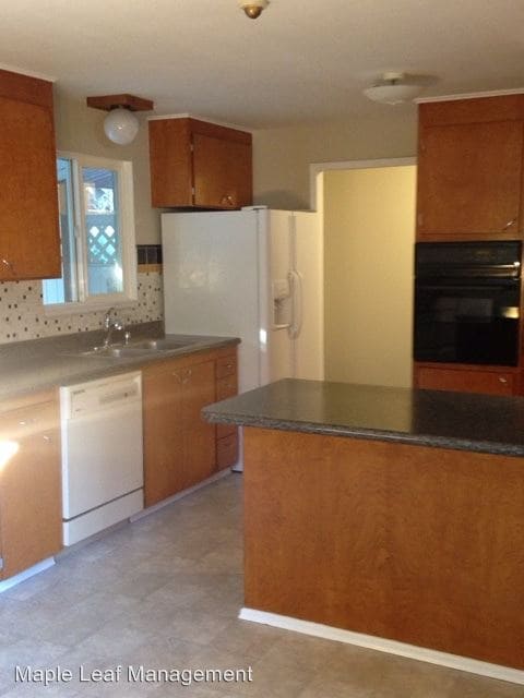 Building Photo - 2513 NE 145th St