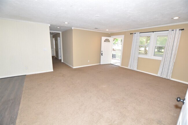 Foto del edificio - 208 Blue Lake Dr