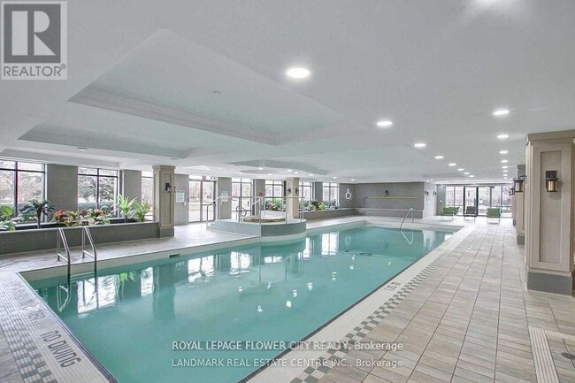 Photo du bâtiment - 710-2710 Humberwood Blvd