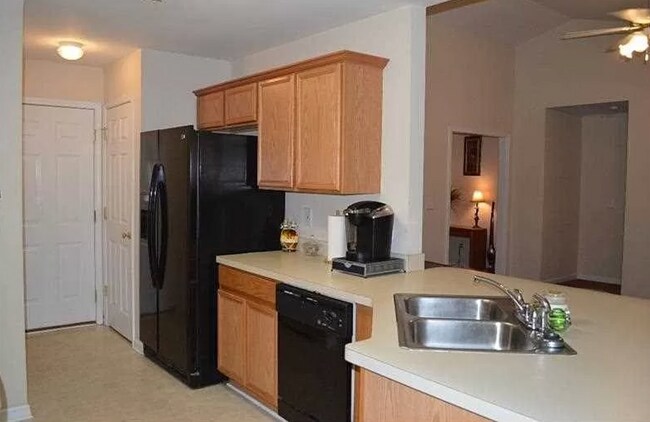 Foto del edificio - 3225 Liberty Commons Dr NW