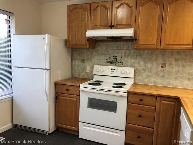 Building Photo - 1653 Wimbledon Dr