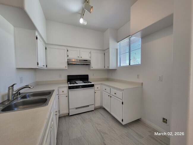 Foto del edificio - 9050 W Warm Springs Rd