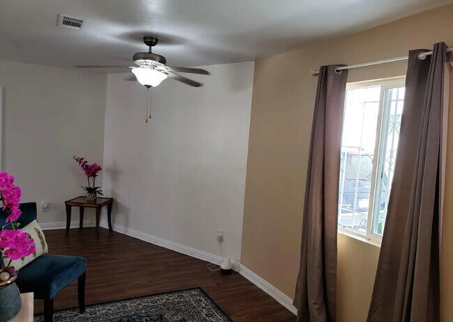 Building Photo - 2417 Obama Blvd