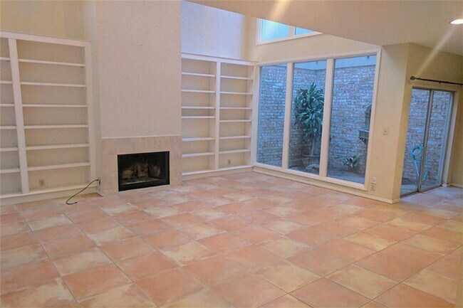 Foto del edificio - 2323 Augusta Dr