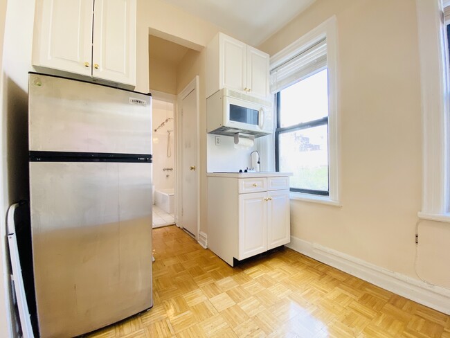 Foto del edificio - 370 W 51st St