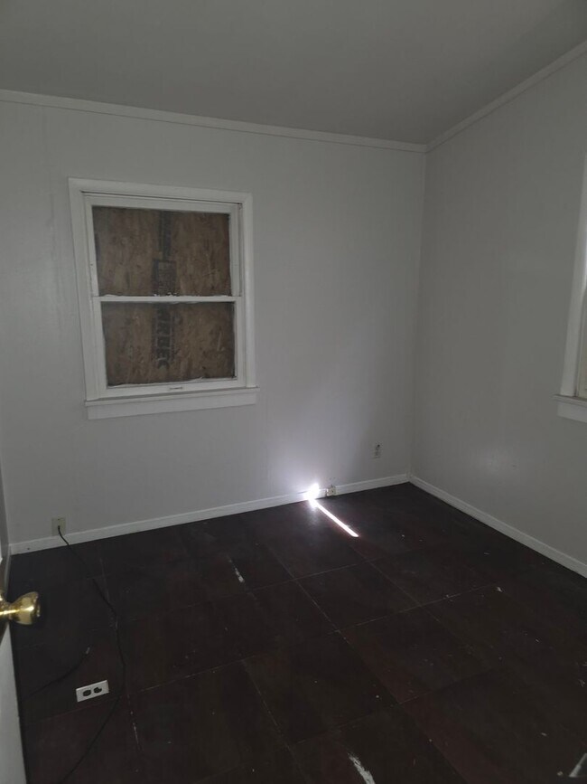 Building Photo - LIMITED TIME**NO APPLICATION FEE**1/2 OFF ...