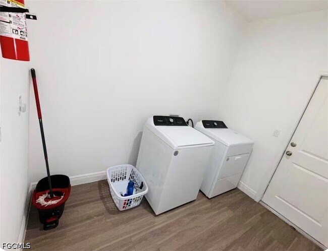 Foto del edificio - 8059 Sherwood Cir