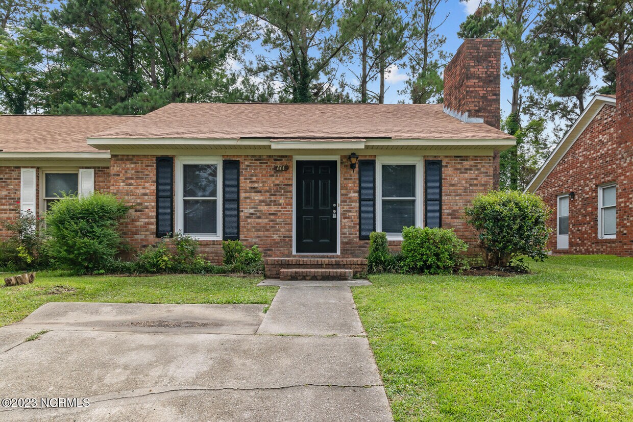 Primary Photo - 111 Windsor Ct