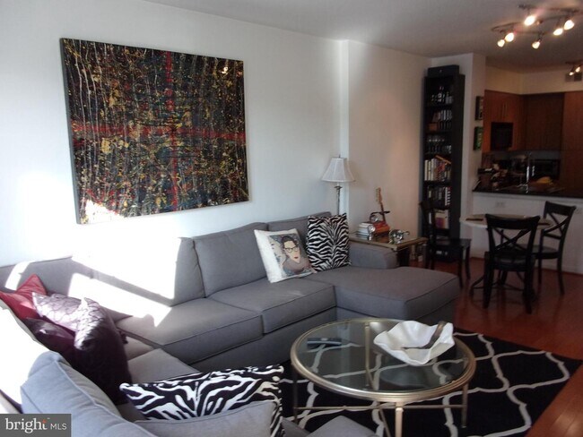 Foto del edificio - 1021 N Garfield St