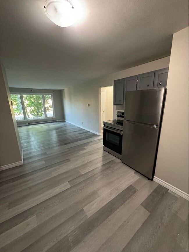 Building Photo - 201 Dominion St