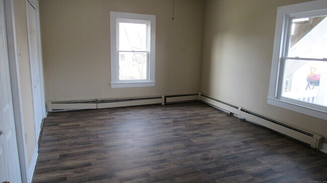 Foto del edificio - 246 N Elm St
