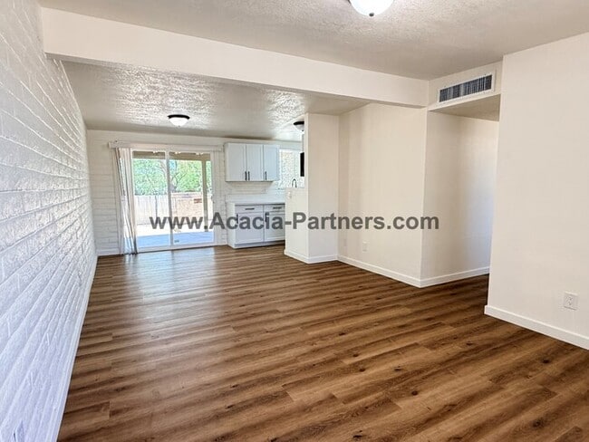 Building Photo - Three Bedroom Home