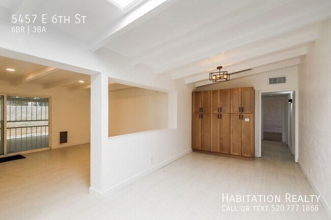 Building Photo - 5457 E 6th St