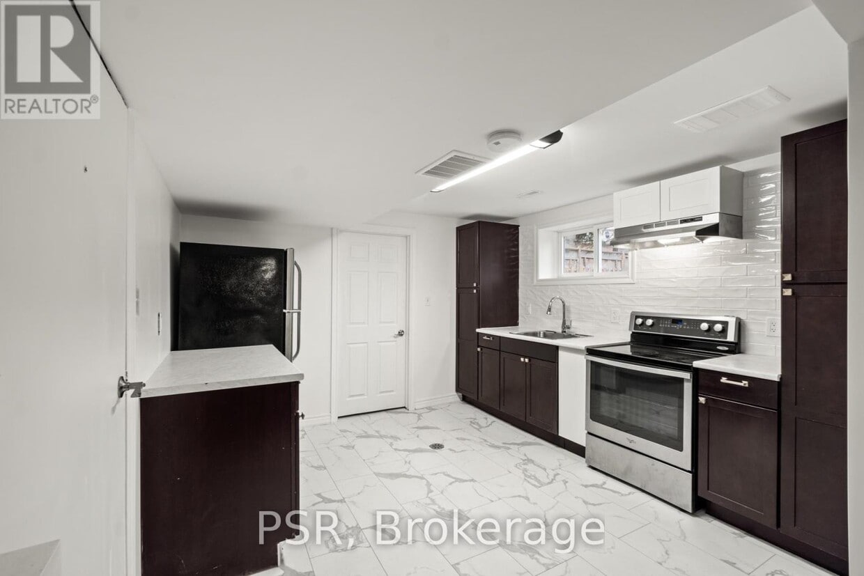 Primary Photo - 301 Banksia Ct